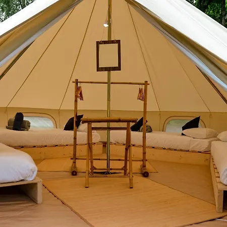 Luxusní stan Bivouac Loups Espace Rambouillet Parc Forestier Et Animalier *